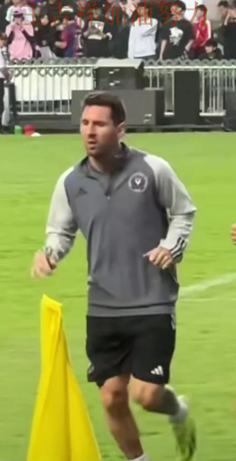 梅西状态回升引发热议 球迷对表现评价两极分化 梅西状态回升引发热议 球迷对表现评价两极分化